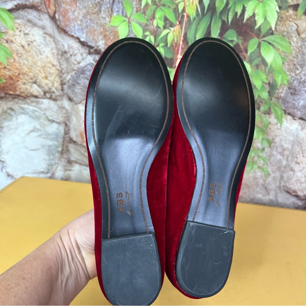 ABS ALLEN SCHWARTZ Quiet Luxury Red/Burgundy Embroidered Gold Velvet Flats, 8 - Picture 10 of 14